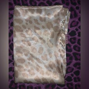 Kitsch satin pillowcase.